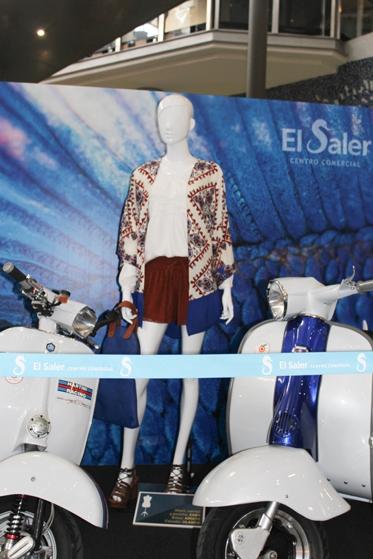 Centro-comercial-el-saler-exposicion-vespas-fashion
